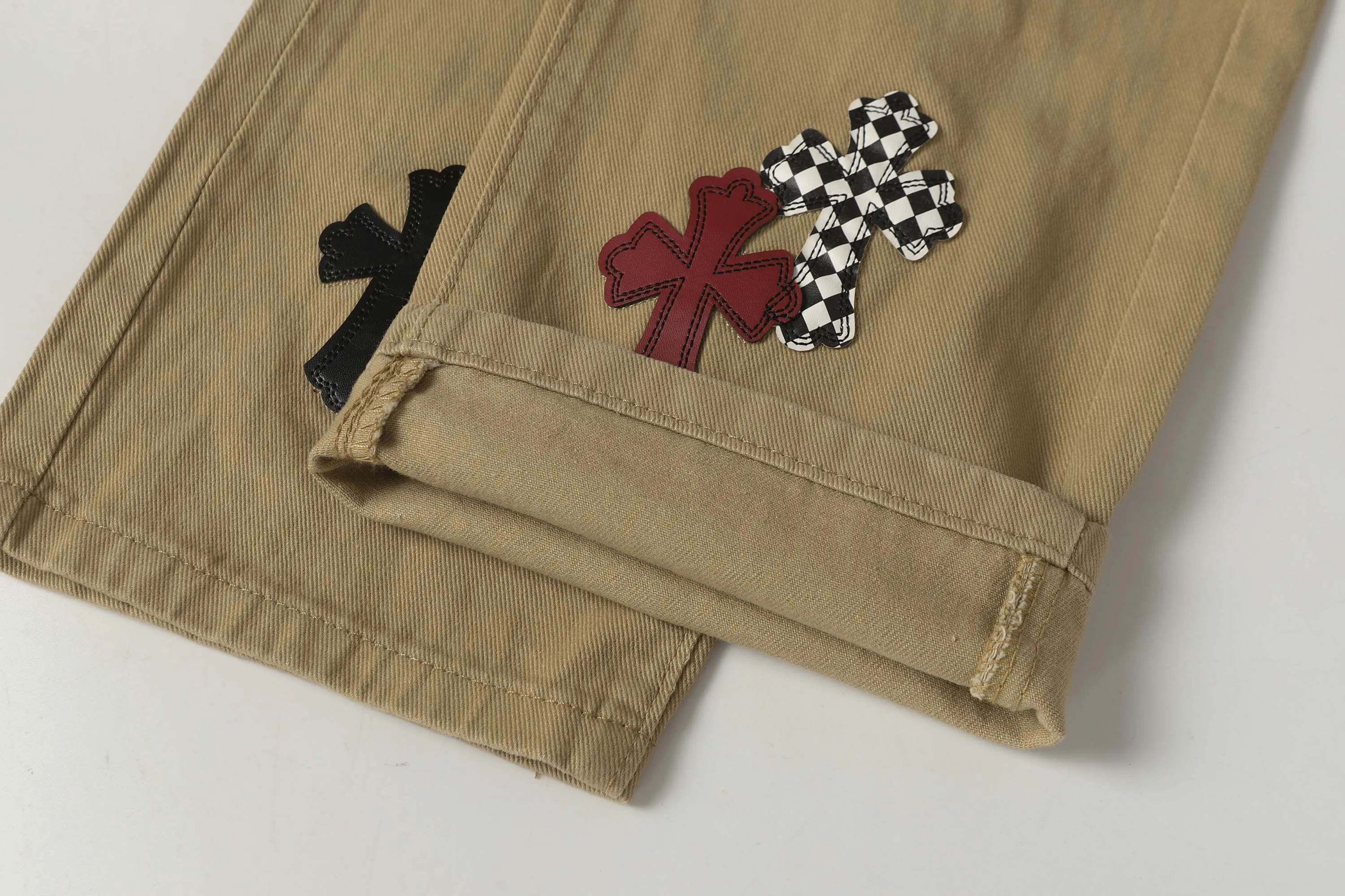 P280 -Chrome Hearts/Chrome Hearts 25ss classic colored leather cross washed color fabric unisex denim trousers -Vibe style straight stacked god-level version -Carbon fine bias denim color fabric -Old vintage complete set of hardware - Chrome Hearts high version uses high-ounce custom fabrics, fermentation washing and soft color fixation, soft and thick to wear. The details are all made by hand-polished craftsmanship. All-over jacquard fabrics. Unique design style. Create a full retro feel through multiple processes Niche unique non-contrasting shirt Customized distressed spray-painted buttons Craftsmanship in every detail Color: Picture color Code number: 28-36
